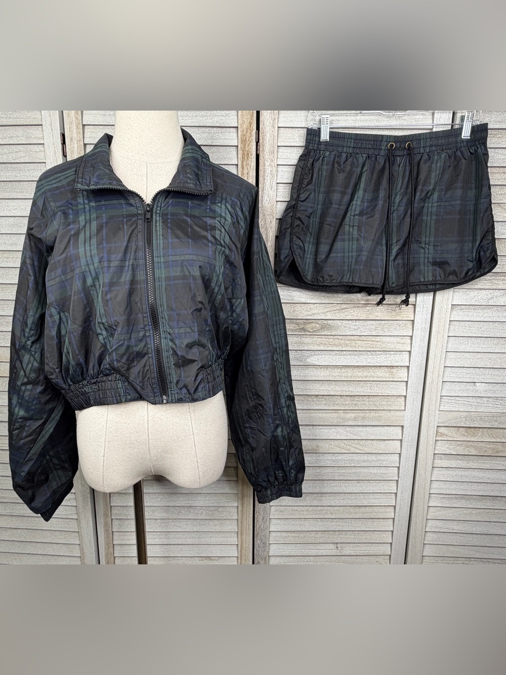 WILD FABLE Women's Preppy Athleisure Plaid Windbreaker & Shorts Set Blk/Multi-M